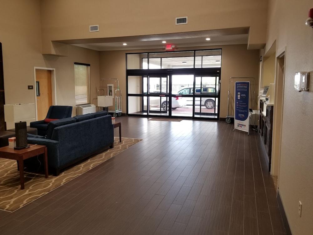 Sonesta Essential - Baton Rouge Airport Hotel Exterior photo